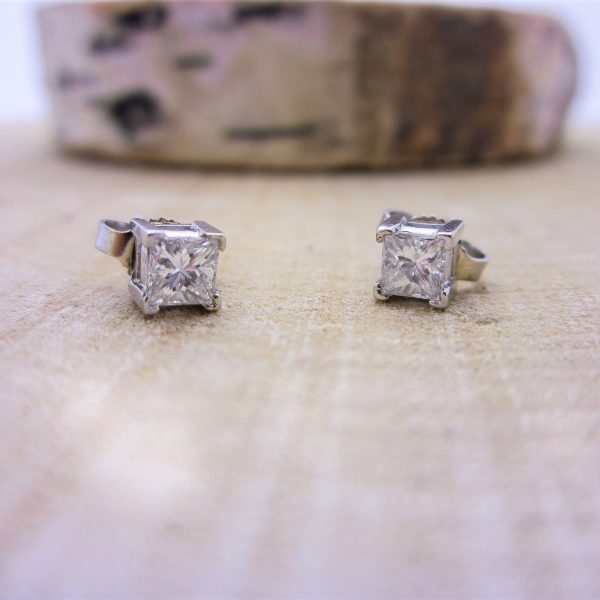 14k white gold diamonds earrings