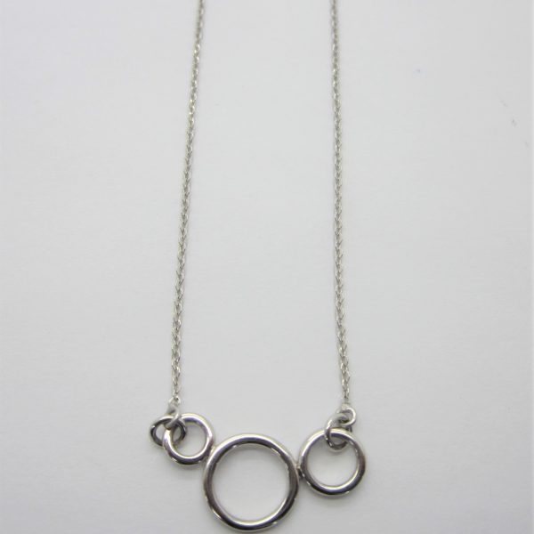 Ladies 18K White Gold Circle Necklace (Copy)